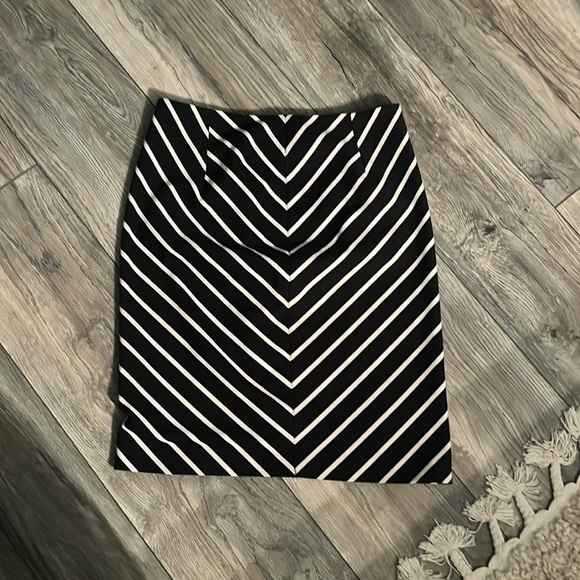 Women black and white chevron pencil skirt size 4 - Picture 1 of 2